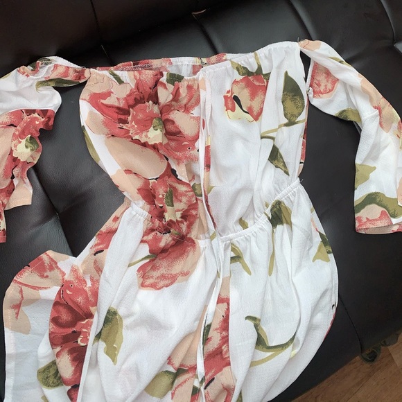 Floral off the shoulder Romper. - Picture 2 of 2